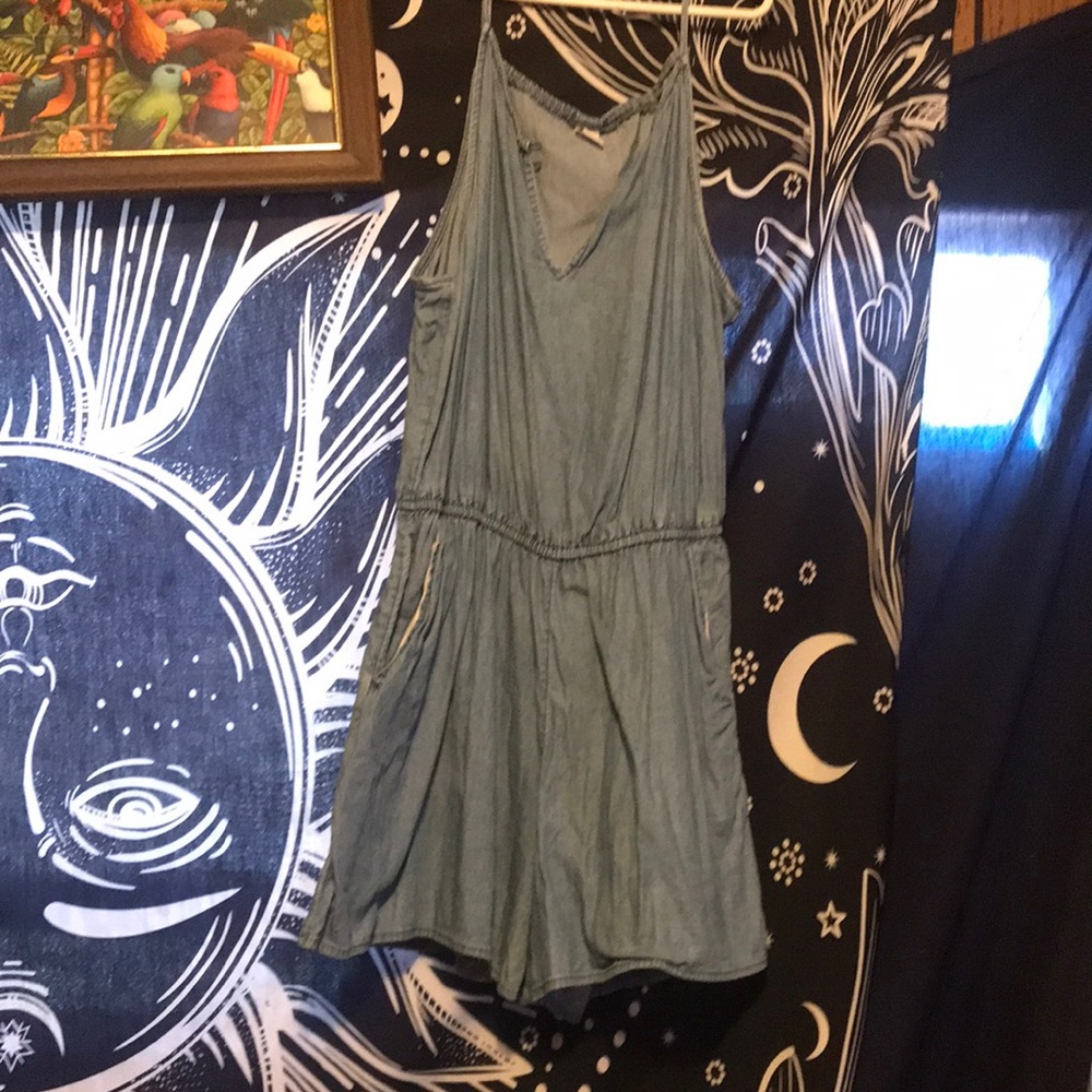 It’s from old navy it’s blue. The six is small